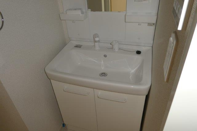 ヴィラ・マウントワン上東Bの独立洗面台|洗髪洗面化粧台