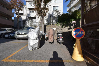 【駐車場】 | バイク置き場。空き区画の有無や駐輪料金、サイズおよび排気量規定などについては、改めてお問い合わせください。～即日のご見学可能～　お問合せはお気軽にどうぞ。