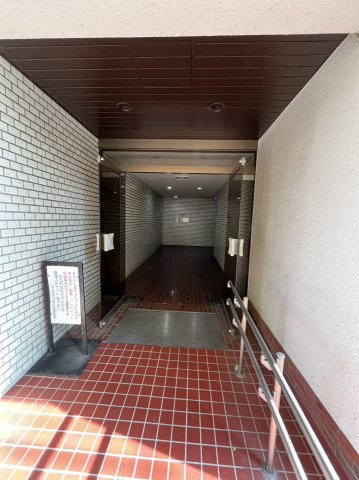 いづみタウン新宿のエントランス