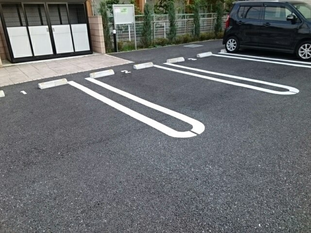アメジストの駐車場