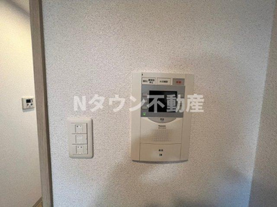 【セキュリティ】 | プレサンス栄ライズ | モニター付きインターフォンです。