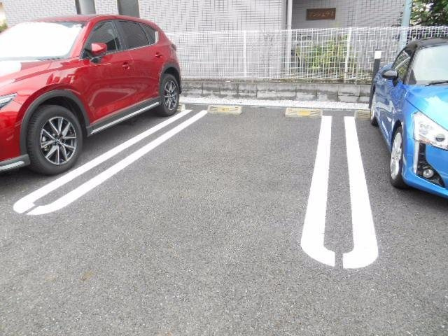 イースト　フィールドの駐車場