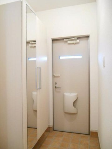 イースト　フィールドの玄関