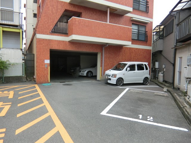 エリータ鳥飼の駐車場