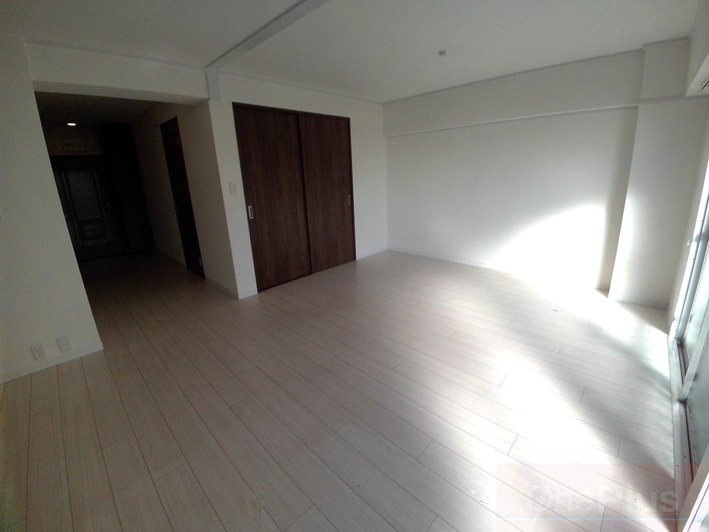 灘ロイヤルハイツの居間・リビング