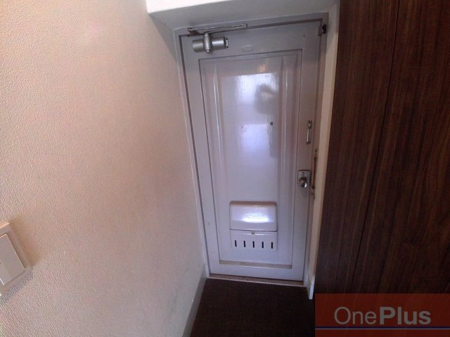 灘ロイヤルハイツの玄関