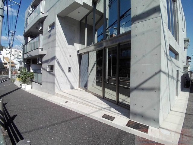 エカルラート青谷のエントランス