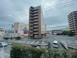 【展望】 | 陽当たりはもちろん、前面建物と距離があるので眺望も良好です。