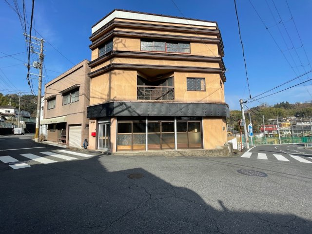 吉野郡下市町大字下市　中古戸建の外観|◆角地物件　◆下市小中一貫校隣接　◆バス停まで徒歩２分♪
