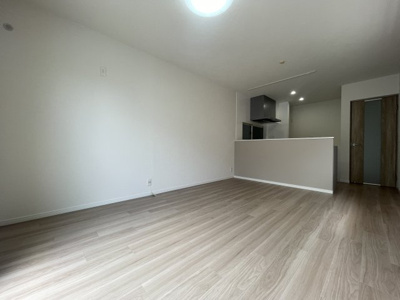 【居間・リビング】 | 灘区国玉通1丁目　中古戸建て