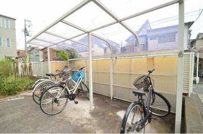 【その他共用部分】 | フラットT | 雨の日も安心♪屋根付きの駐輪場(^^)/