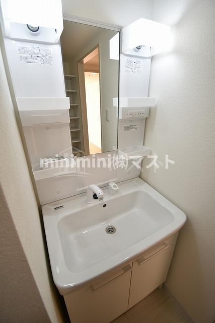 大阪市港区弁天１丁目の賃貸マンションの洗面所