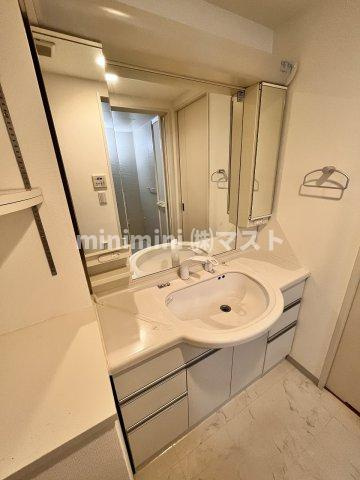 ルクレ阿波座レジデンスの洗面所