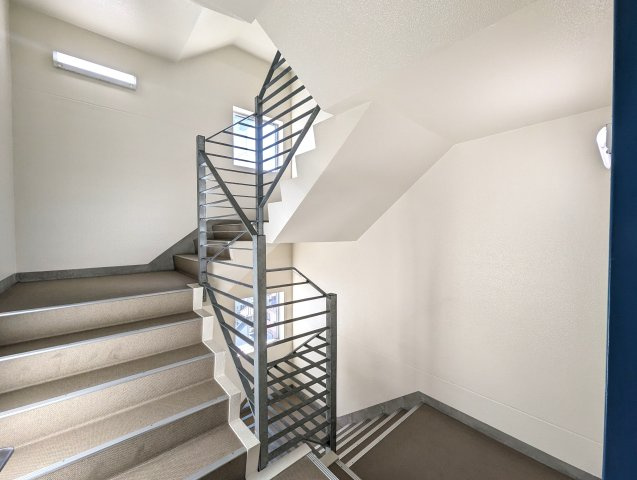 クラリティ・アスールのその他共用部分|雨風の影響を受けない共用階段が設置されています