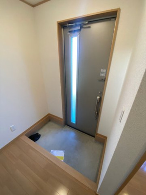 【玄関】 | 上野西一戸建て