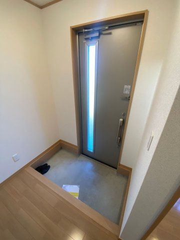 【玄関】 | 上野西一戸建て