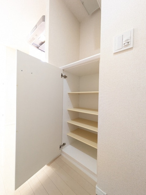 シューズBOXには物が置けてインテリアを楽しむ事ができます★