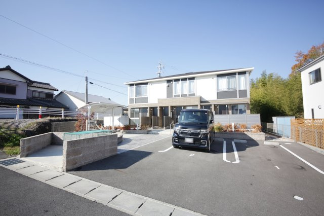シャンピアVの駐車場