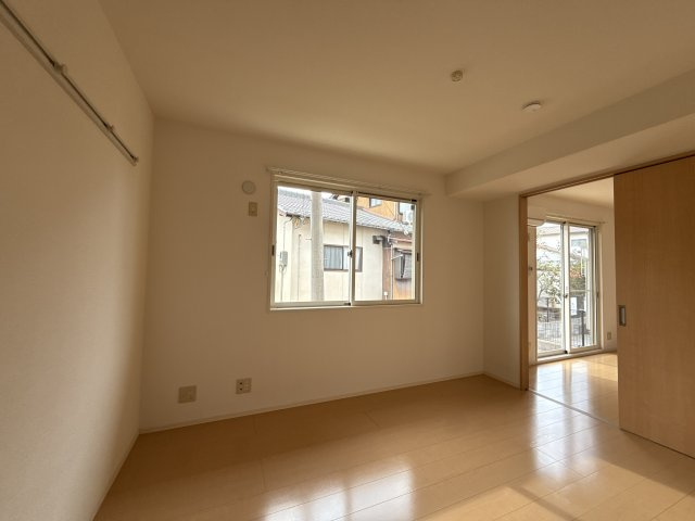 グランドゥール御津Ｂ棟の寝室