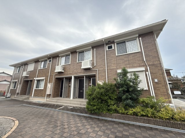 グランドゥール御津Ｂ棟の外観