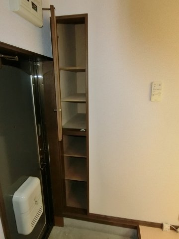 プチメゾン本郷の玄関