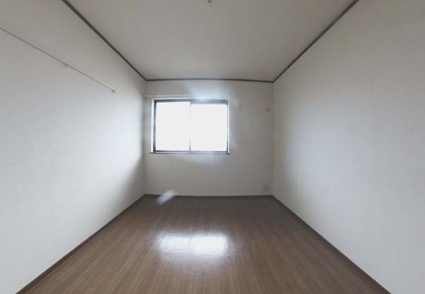 和泉市阪本町のアパートの居間・リビング|こちらの居間で趣味の時間をお楽しみください