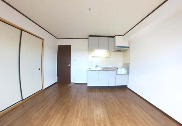 和泉市阪本町のアパートの居間・リビング|こちらの居間で趣味の時間をお楽しみください