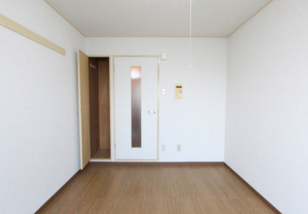 ラフォーレ助松の内装|こちらの居間で趣味の時間をお楽しみください