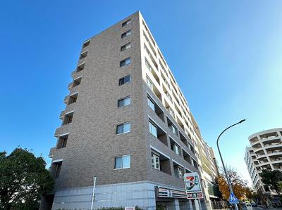 【外観】 | ルアナガーデン新百合 | 新百合ヶ丘駅徒歩1分！駅近のお部屋をお探しの方におすすめ♪1階にはコンビニがあるので生活しやすい住環境です◎