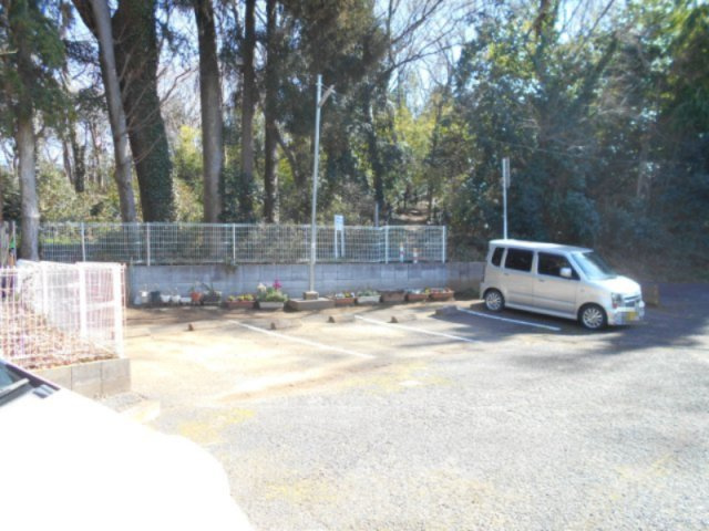 ライトコート国府台Ⅲの駐車場