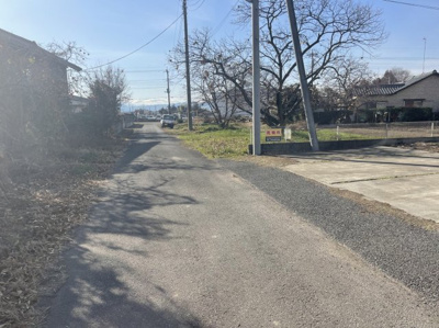 【前面道路含む現地写真】 | 深谷市長在家　中古住宅   | 現地前面道路（2023年12月19日）撮影