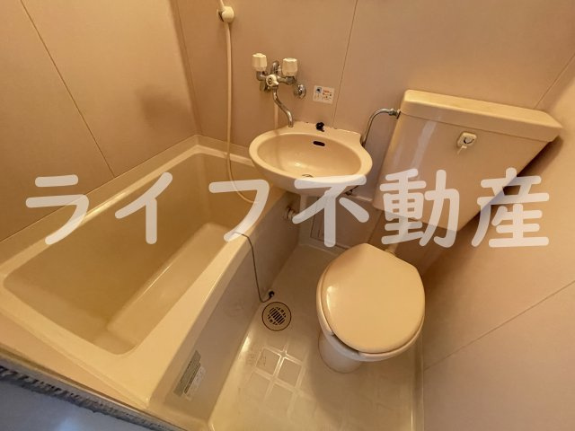 ユーケンビルⅡの浴室|落ち着いた空間のお風呂です