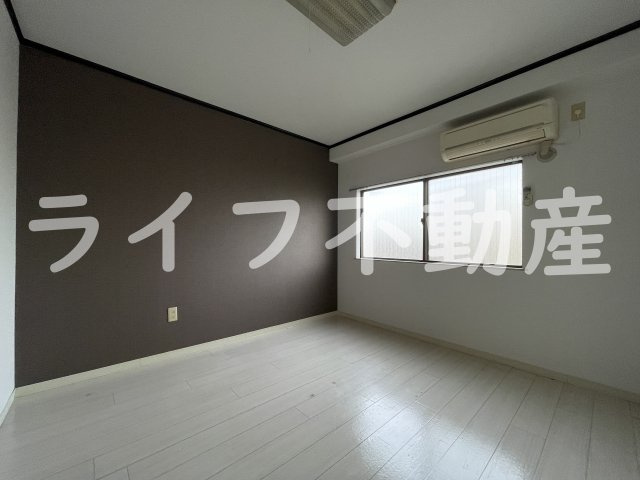 ユーケンビルⅡの洋室|ゆったりした洋室です