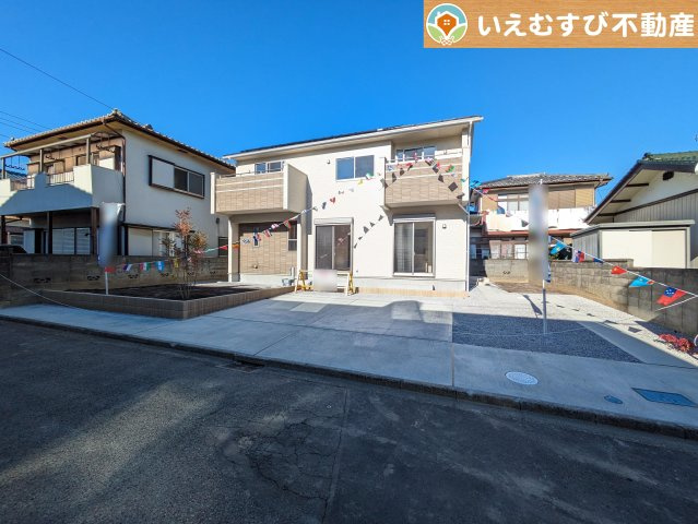 BLOOMING GARDEN　熊谷市石原の駐車場|前面道路が広く、間口もゆったり。駐車が苦手なママもらくらく停められます
