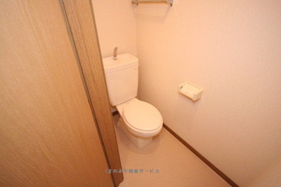 【トイレ】 | ニュークレストールソフィアＢ | ゆったりとした空間のトイレです
ニュークレストールソフィアB棟　202号室　平成22年8月1日