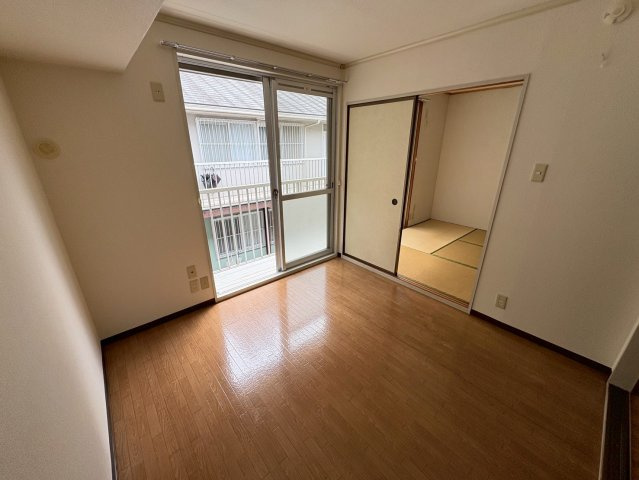 ライトコート国府台Ⅰの居間・リビング