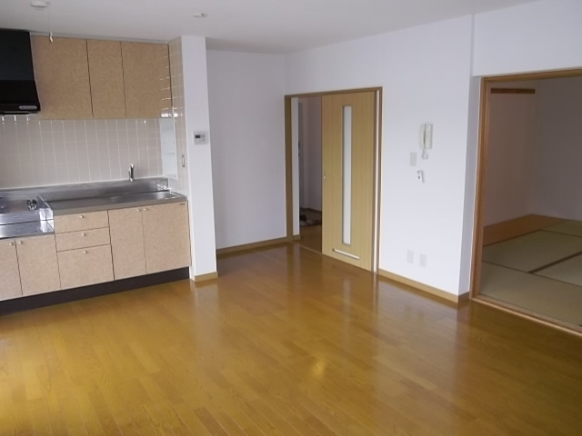 ノーブルハイツ市川菅野２号棟の居間・リビング