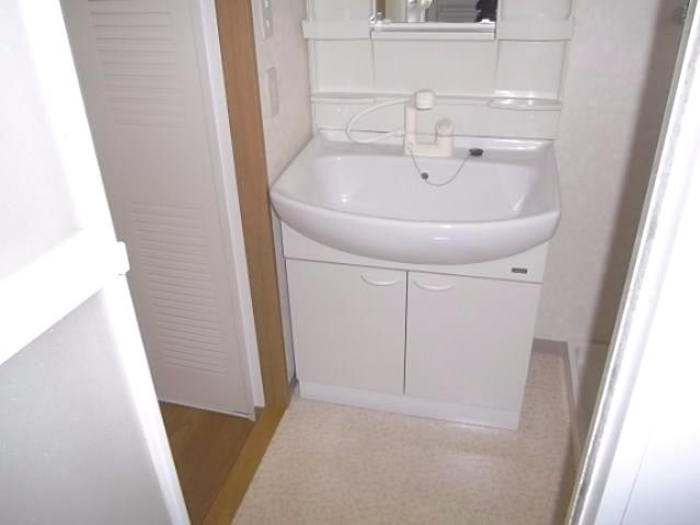 ノーブルハイツ市川菅野２号棟の独立洗面台