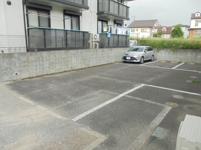 ストークハイムＢ棟の駐車場