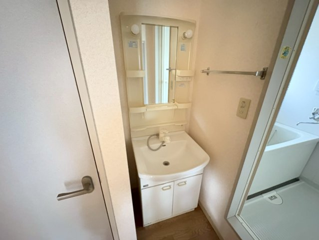 ストークハイムＢ棟の独立洗面台