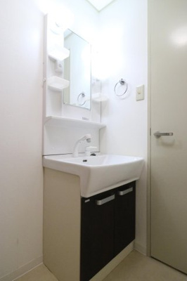 【独立洗面台】 | ニューライフ大濠 | 別号室の写真になります。現況優先。