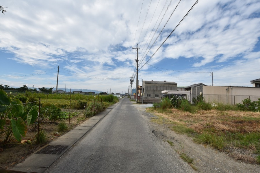 売土地　羽島市正木町新井　139.75坪の前面道路含む現地写真