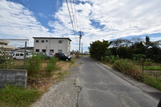 売土地　羽島市正木町新井　139.75坪の前面道路含む現地写真