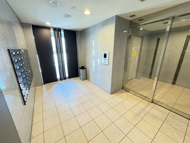 ドゥーエ国府台のエントランス