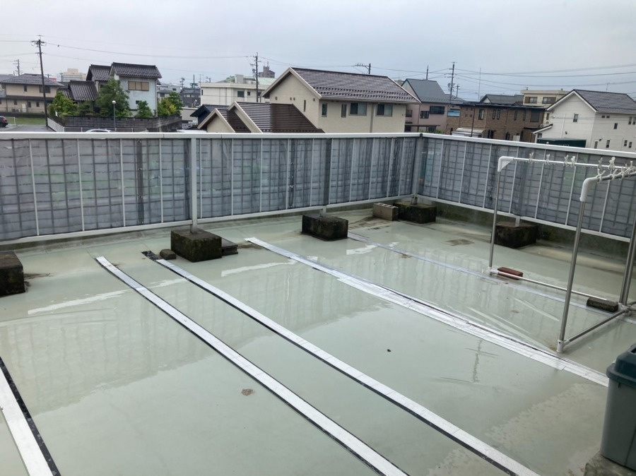 中古戸建　大垣市中川町４丁目　昭和59年築のバルコニー|お洗濯物もお布団もたっぷり干せます