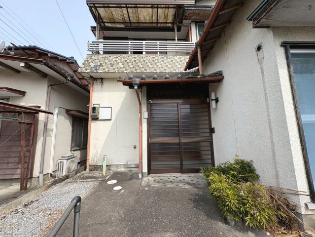 【商談中】中古戸建　大垣市三津屋町1丁目　昭和51年築の玄関
