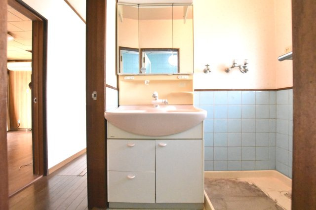 中古戸建　大垣市八島町　昭和44年築の独立洗面台|洗面室