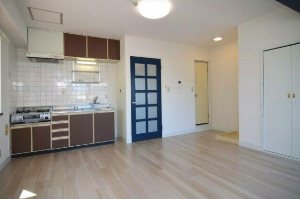 シャルール浅間町の居間・リビング