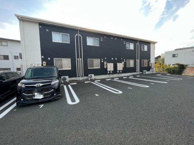 【駐車場】 | ノーブル吉川 | 外観写真（昼）