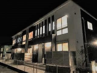 【エントランス】 | ノーブル吉川 | 外観写真（夜）